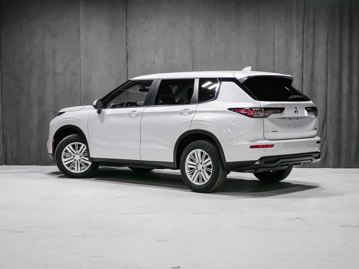 Mitsubishi Outlander ES 2025 Blanc Montréal - photo #3