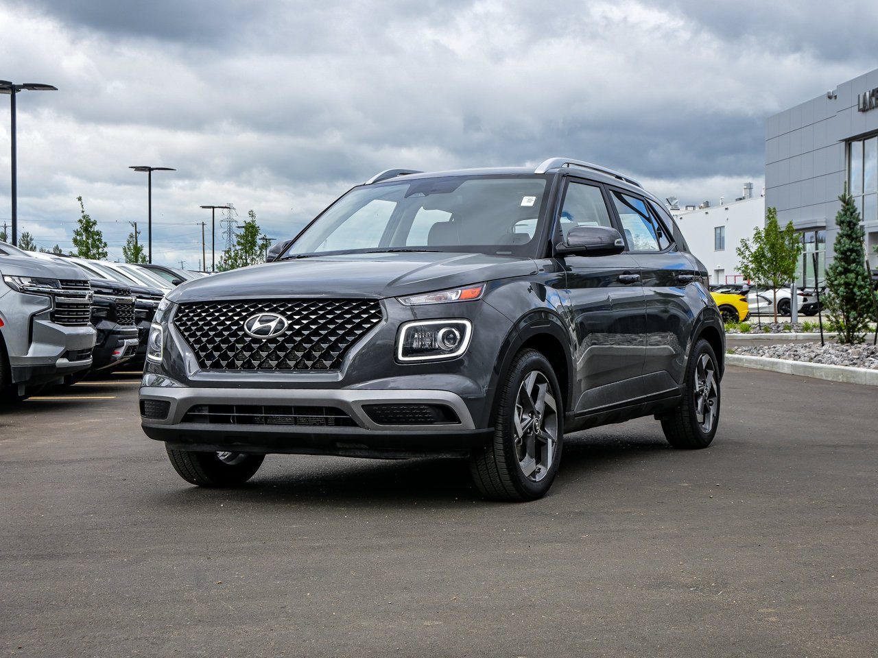 2025 Hyundai Venue Ultimate IVT w/Black Interior Grey Sherwood Park - photo #3