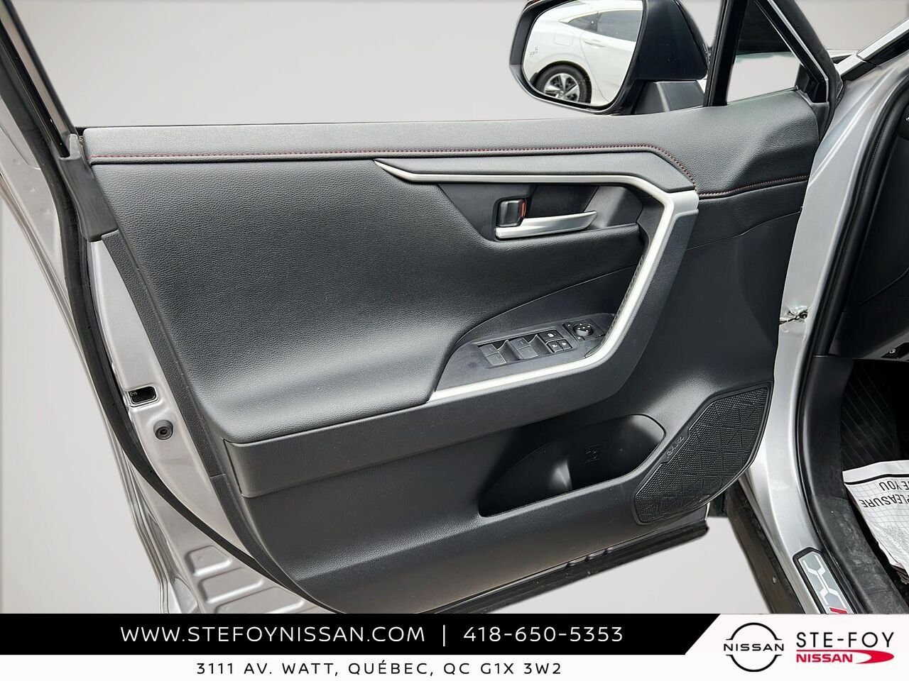 2024 Toyota RAV4 Prime XSE TRACTION INTEGRALE Silver Ste-Foy - photo #10