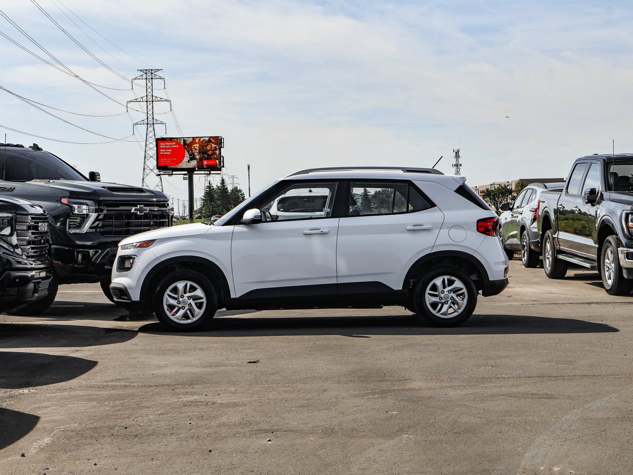 2025 Hyundai Venue Preferred IVT White Sherwood Park - photo #4