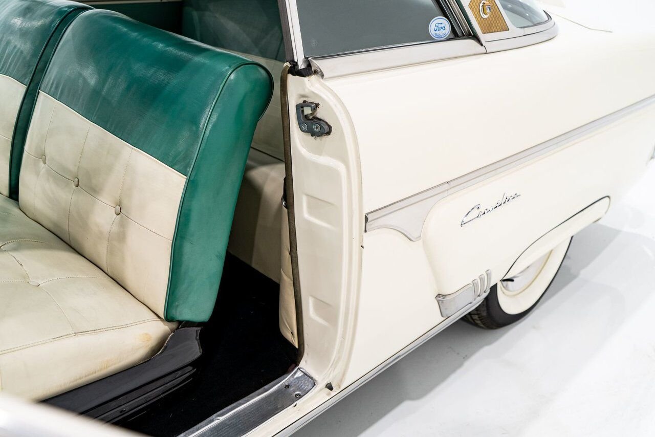Ford Crestline Skyliner rare glass top long term ownership 1954 Blanc Montréal - photo #77