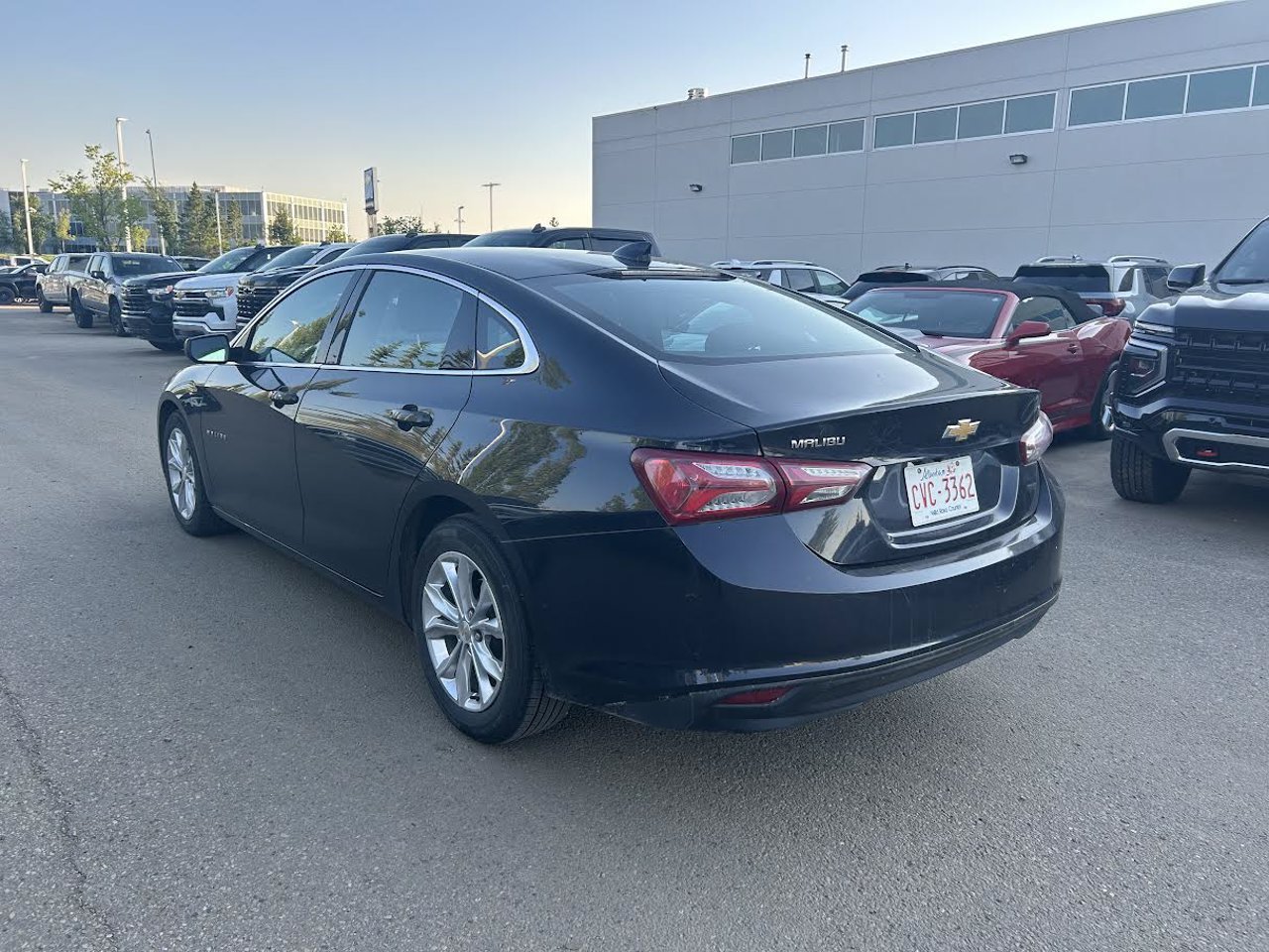 2022 Chevrolet Malibu 4dr Sdn LT Grey Sherwood Park - photo #4