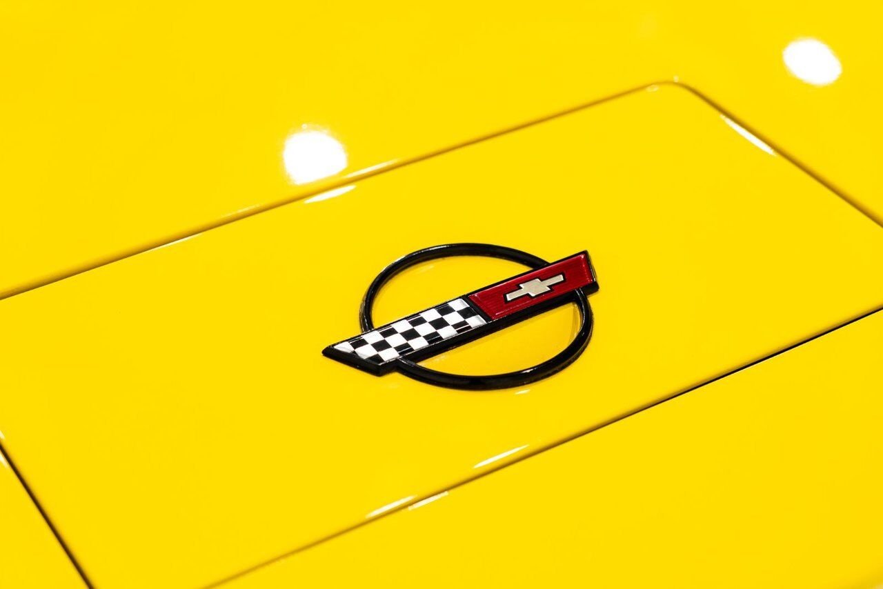 1986 Chevrolet Corvette Pace Car livery with only 17,380km (10,800miles) Yellow Montreal - photo #68
