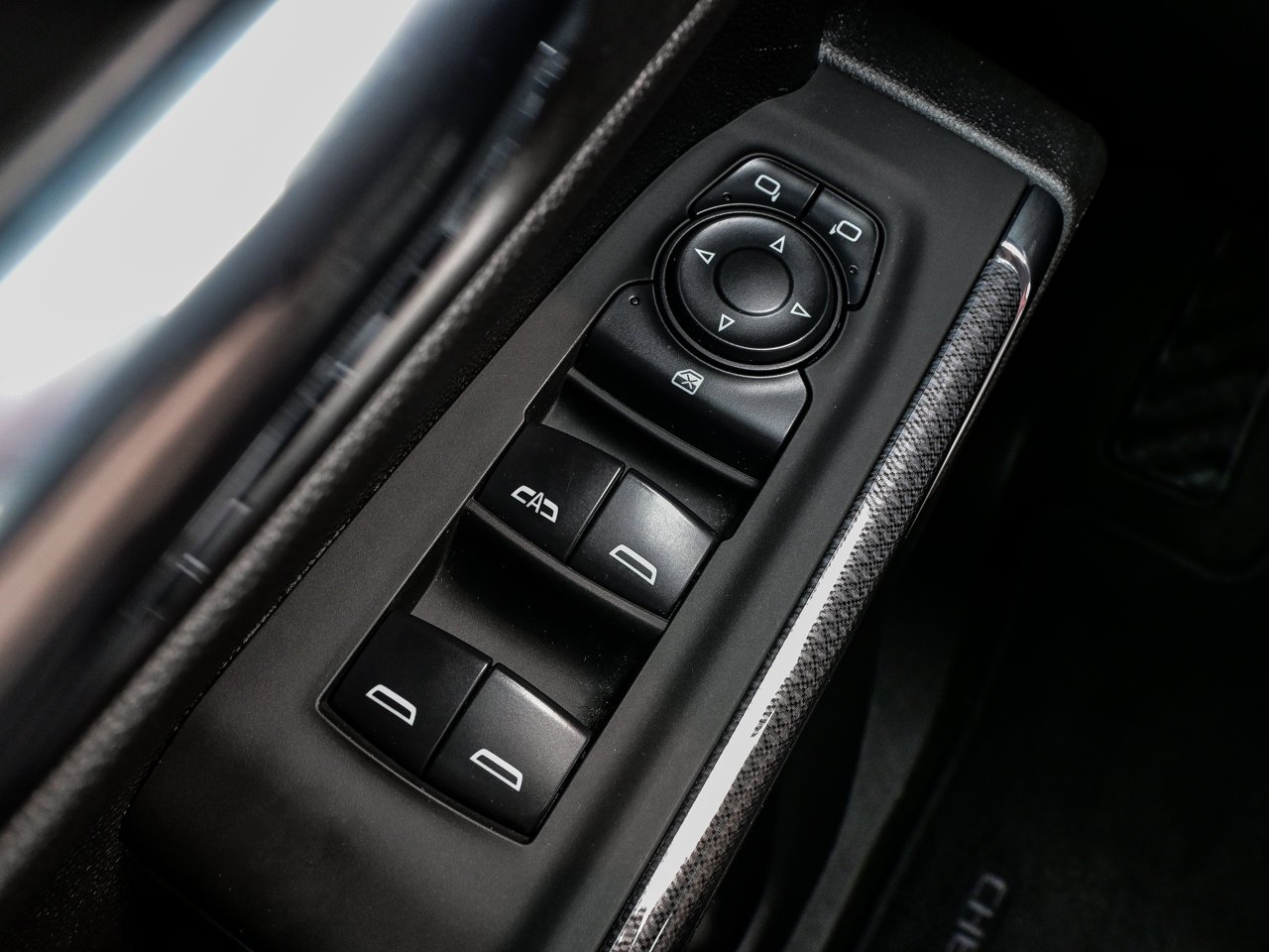 2025 Chevrolet Silverado 1500 4WD Crew Cab 147 Custom Trail Boss Black Sherwood Park - photo #18