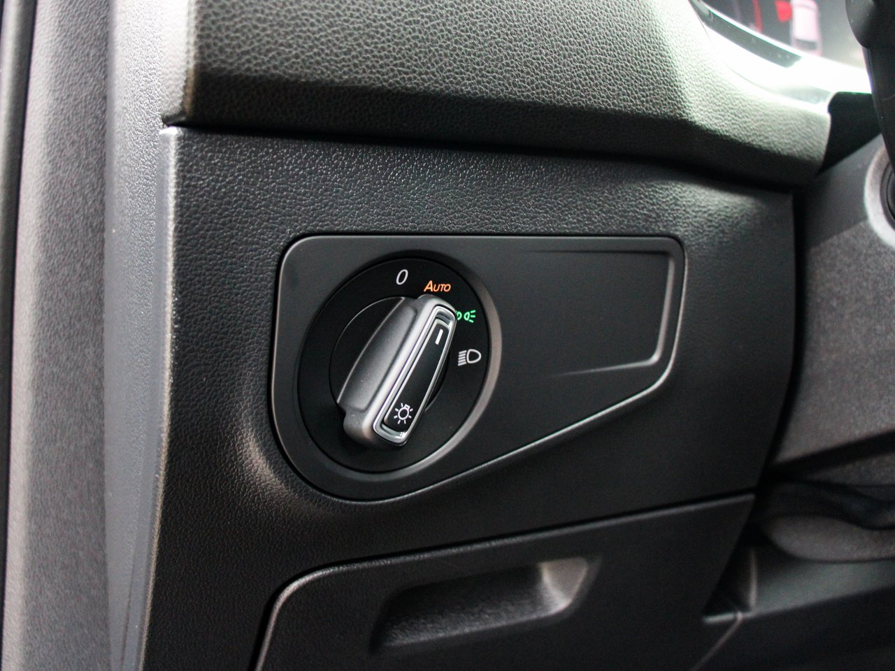 2024 Volkswagen Tiguan Comfortline 4MOTION Blue Sherwood Park - photo #16