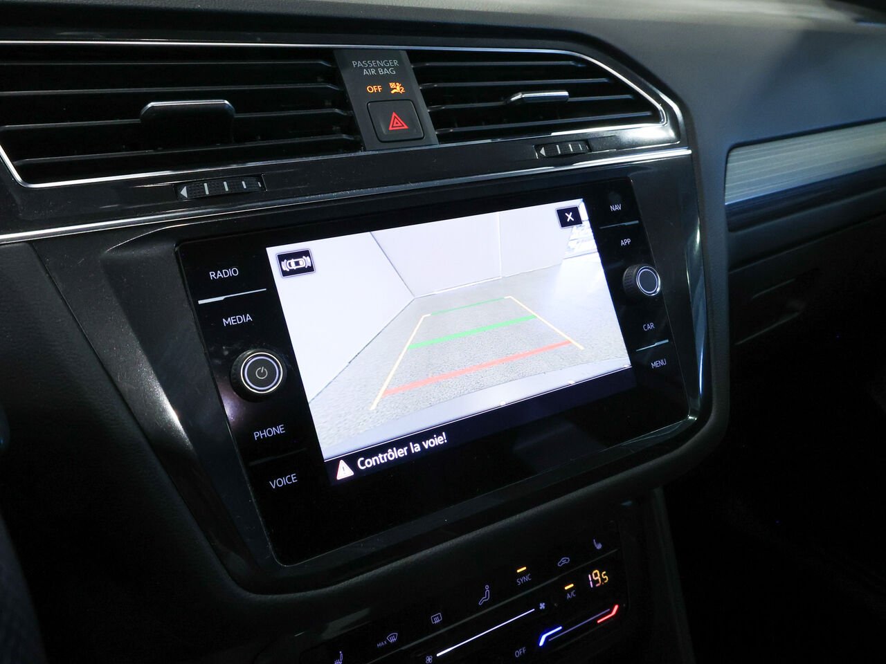 2023 Volkswagen Tiguan Silver Saint-Eustache - photo #19