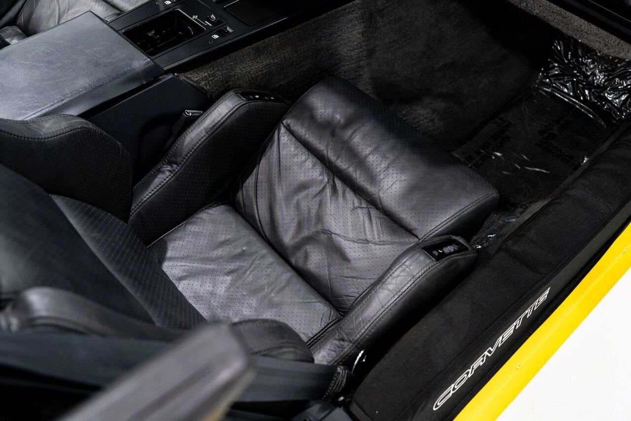1986 Chevrolet Corvette Pace Car livery with only 17,380km (10,800miles) Yellow Montreal - photo #108