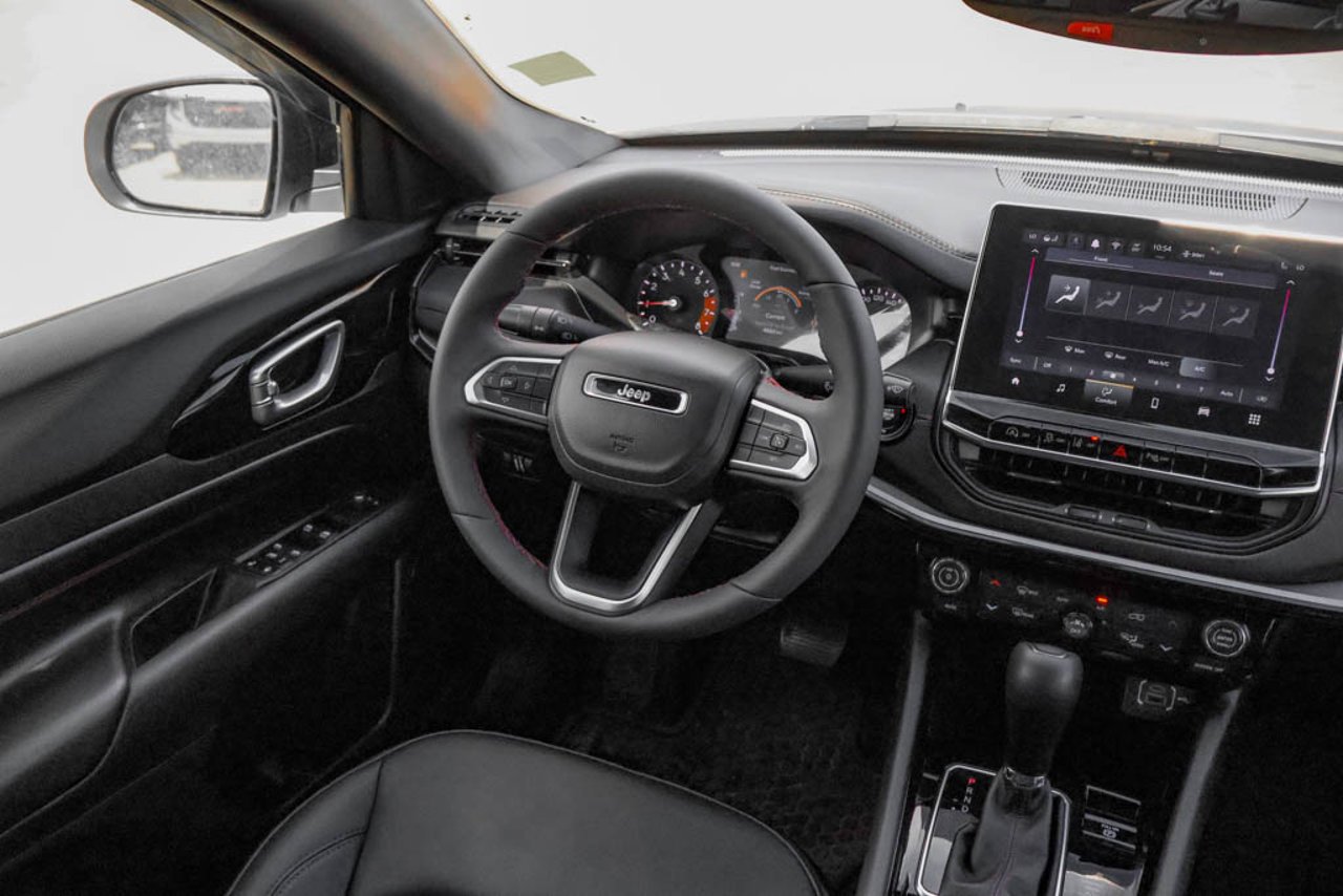 2025 Jeep Compass Trailhawk 4x4 White Sherwood Park - photo #26