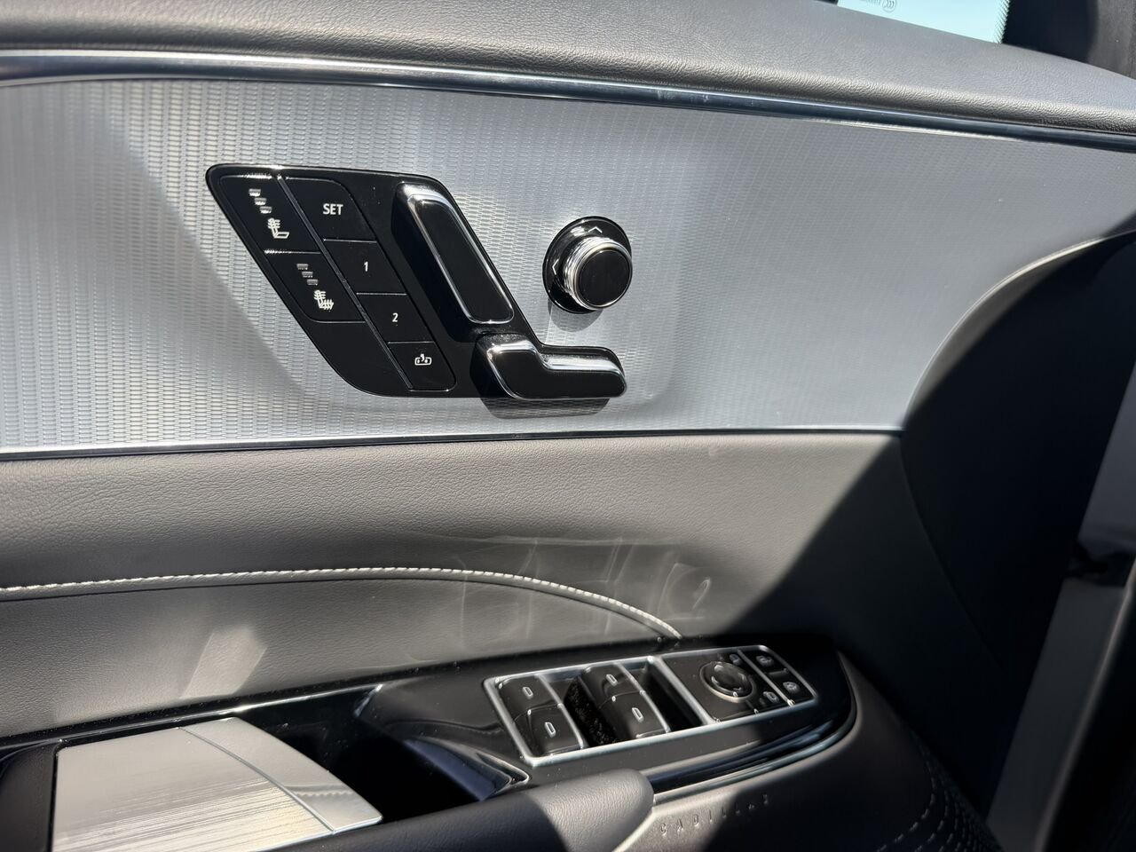 2024 Cadillac LYRIQ TECH FINANCEMENT À PARTIR DE 0.99% Silver Laval - photo #21