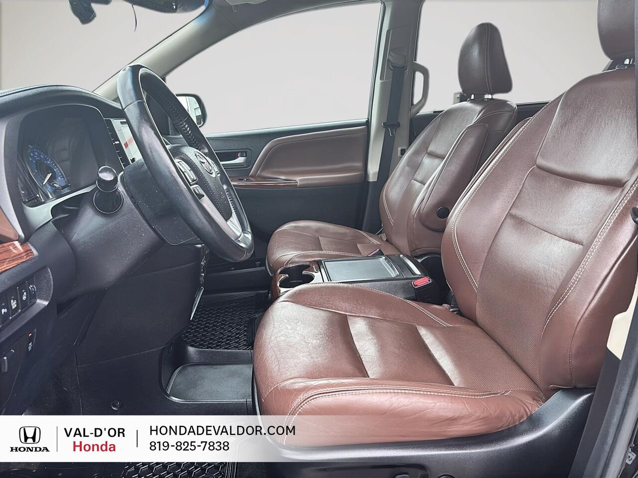 2017 Toyota Sienna XLE 7 places 5 portes AWD Black Val-d'Or - photo #6