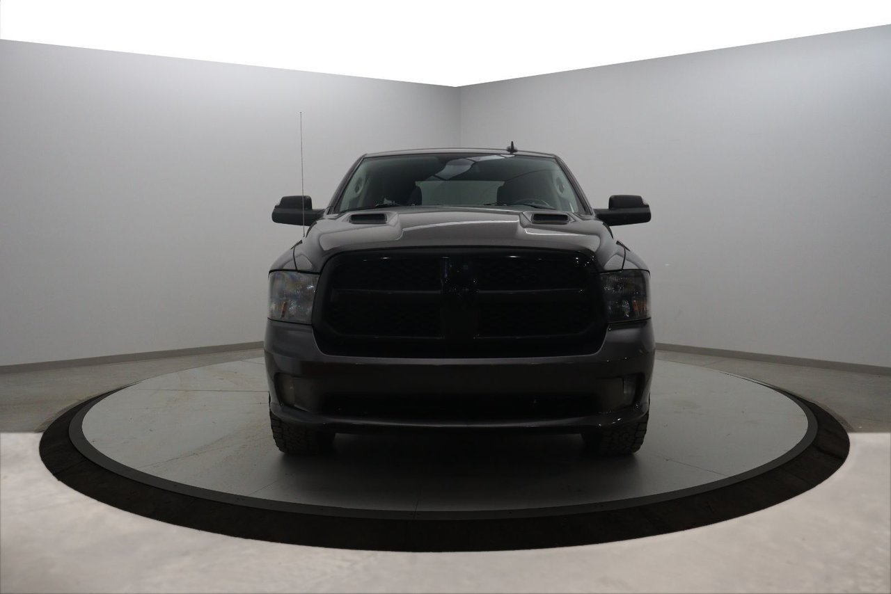 2020 Ram 1500 Classic VIN 3C6RR7KT4LG183911 Grey Chicoutimi - photo #1