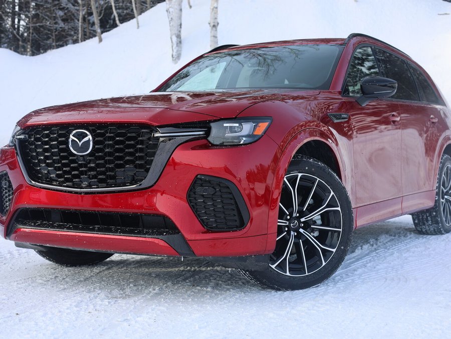 Mazda CX-70 hybride rechargeable Éligible à une subvention gouvernementale allant jusqu’à 7500$ 2025 Rouge vibrant cristal métallisé