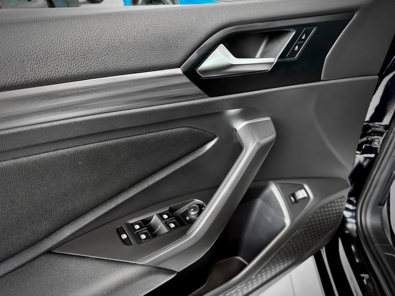 Volkswagen Jetta 2025 Gris Notre-Dame-des-Prairies - photo #30