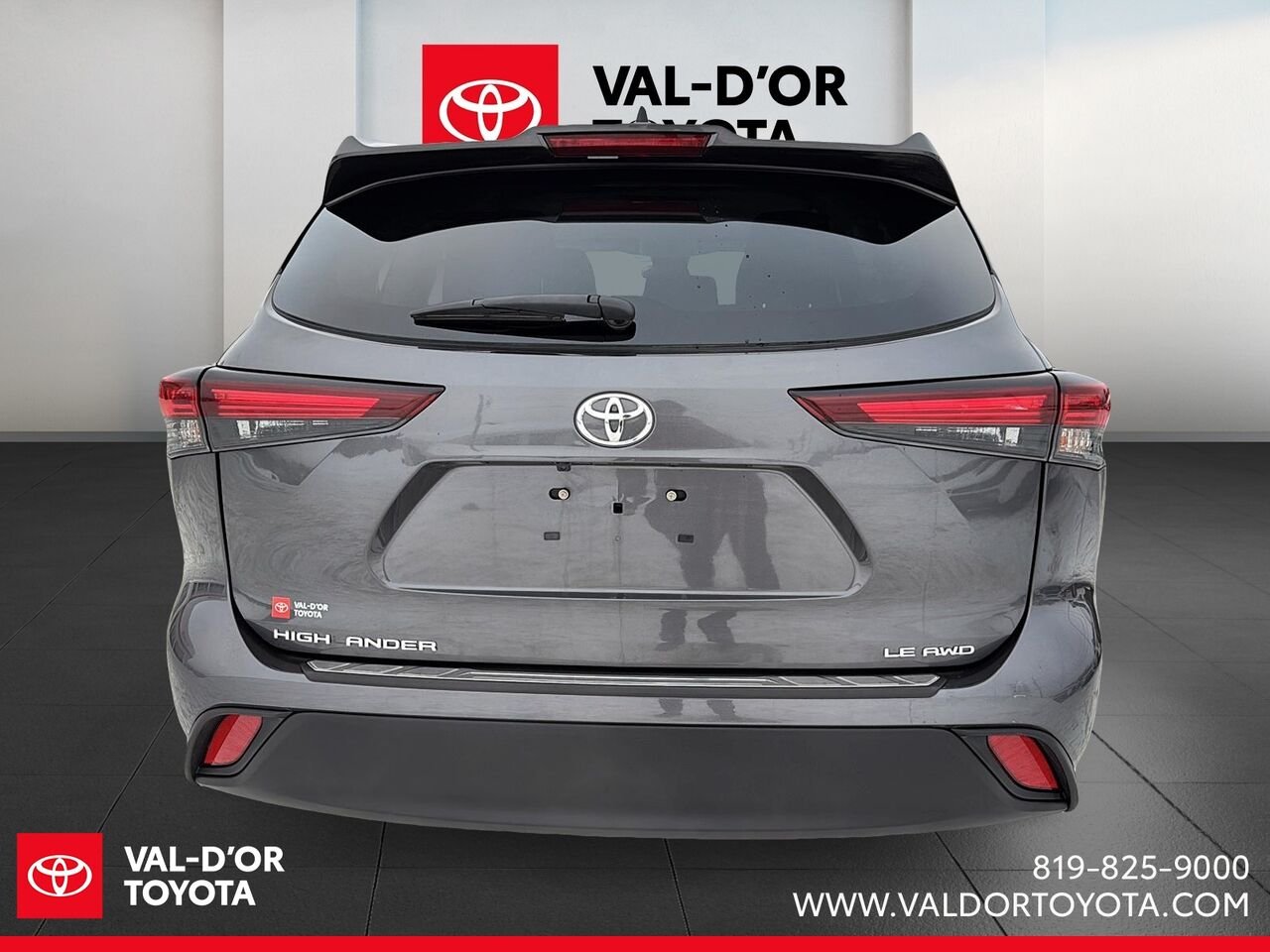 Toyota Highlander AWD LE AWD 2024 Gris magnétique métallisé Val-d'Or - photo #2