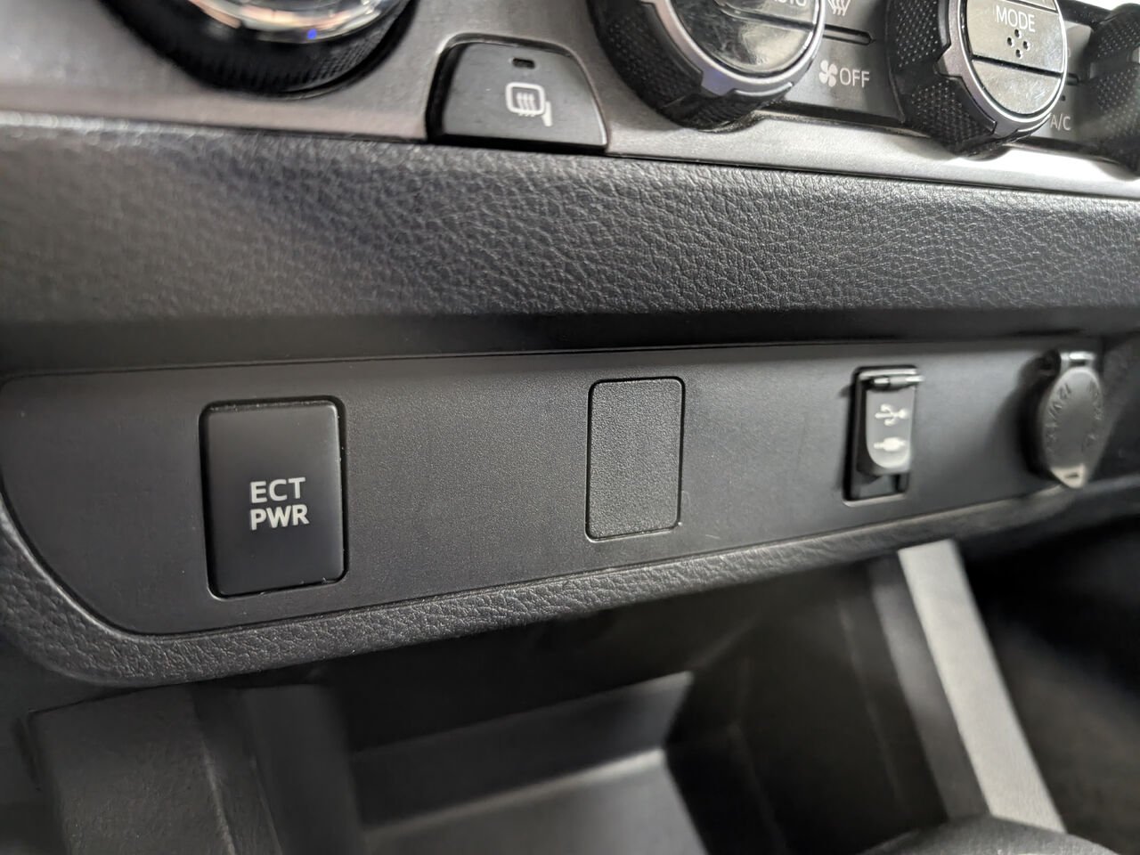 2017 Toyota Tacoma 5TFDZ5BN2HX018435 Orange Sherbrooke - photo #21