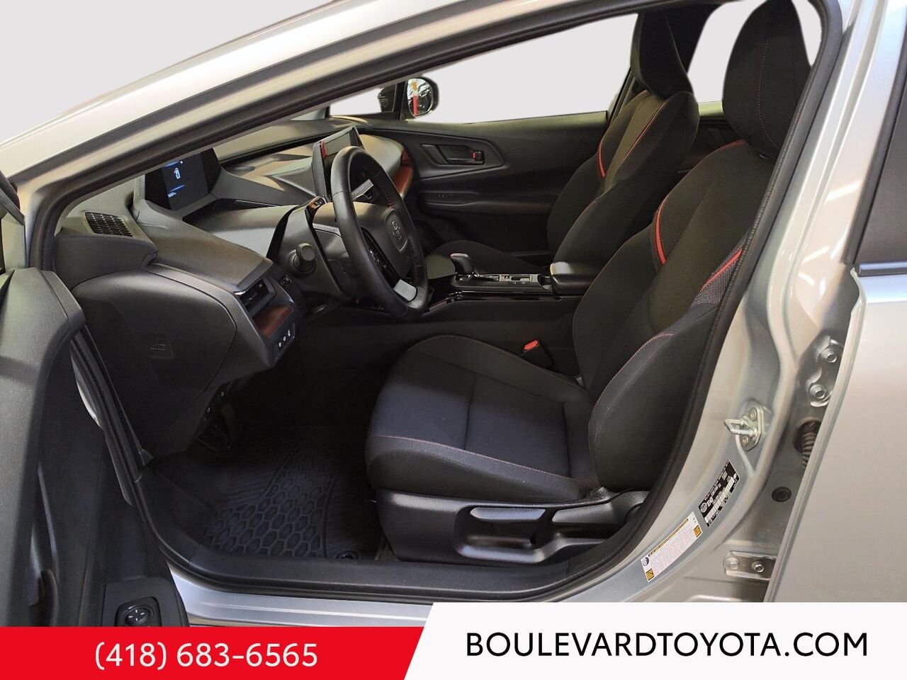 2025 Toyota Prius hybride branchable 531784-5 | SE Grey Québec - photo #9