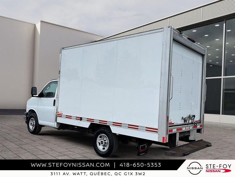 GMC Fourgonnette commerciale Savana S6196 2023 Blanc