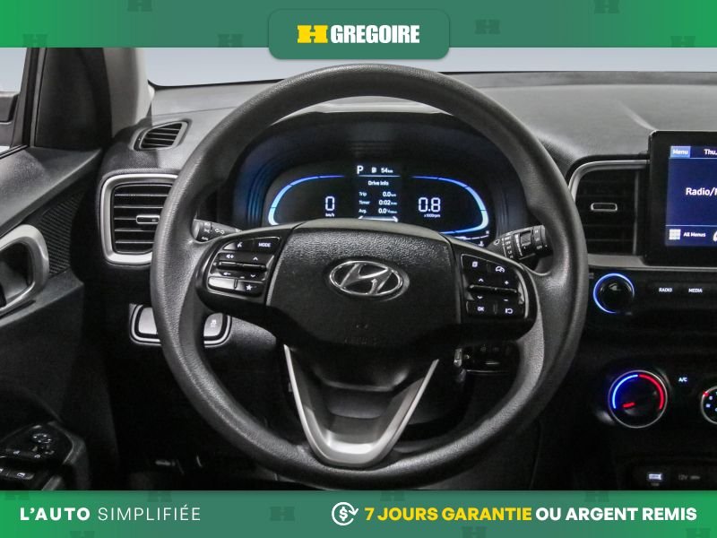2024 Hyundai Venue White Laval - photo #18