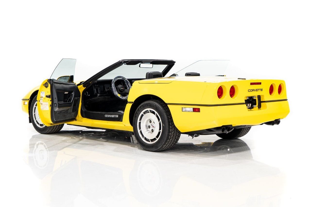 1986 Chevrolet Corvette Pace Car livery with only 17,380km (10,800miles) Yellow Montreal - photo #40
