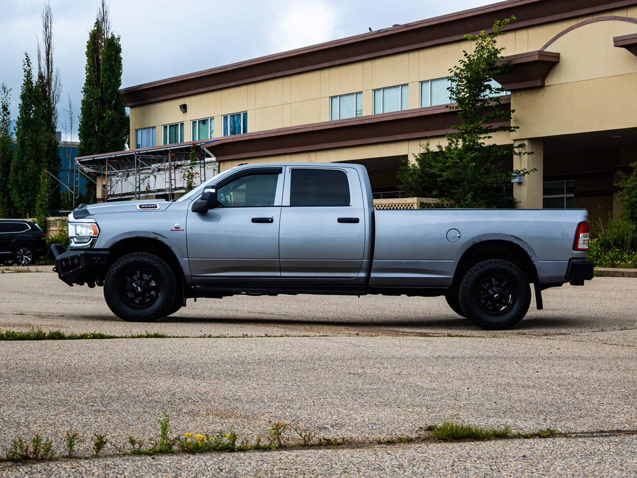 2023 Ram 3500 Tradesman 4x4 Crew Cab 8' Box Grey Sherwood Park - photo #9