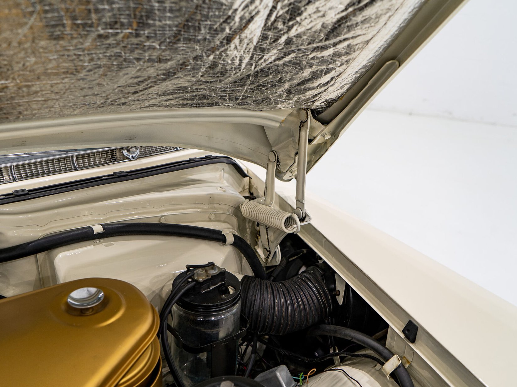 1956 Cadillac Eldorado Seville With Factory A/C | PRIX EN USD White Montreal - photo #20