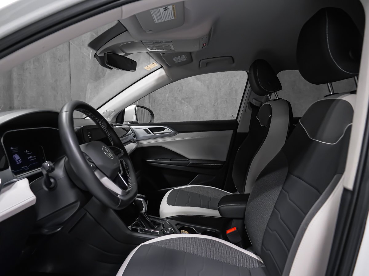 Volkswagen Taos COMFORTLINE APPLE CAR PLAY SIÈGES CHAUFFANTS 2025 Blanc Montréal - photo #5