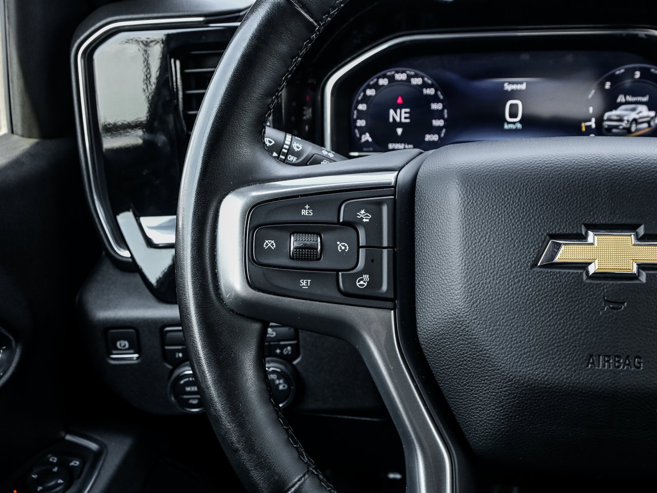 2025 Chevrolet Silverado 1500 4WD Crew Cab 147 LT White Sherwood Park - photo #20