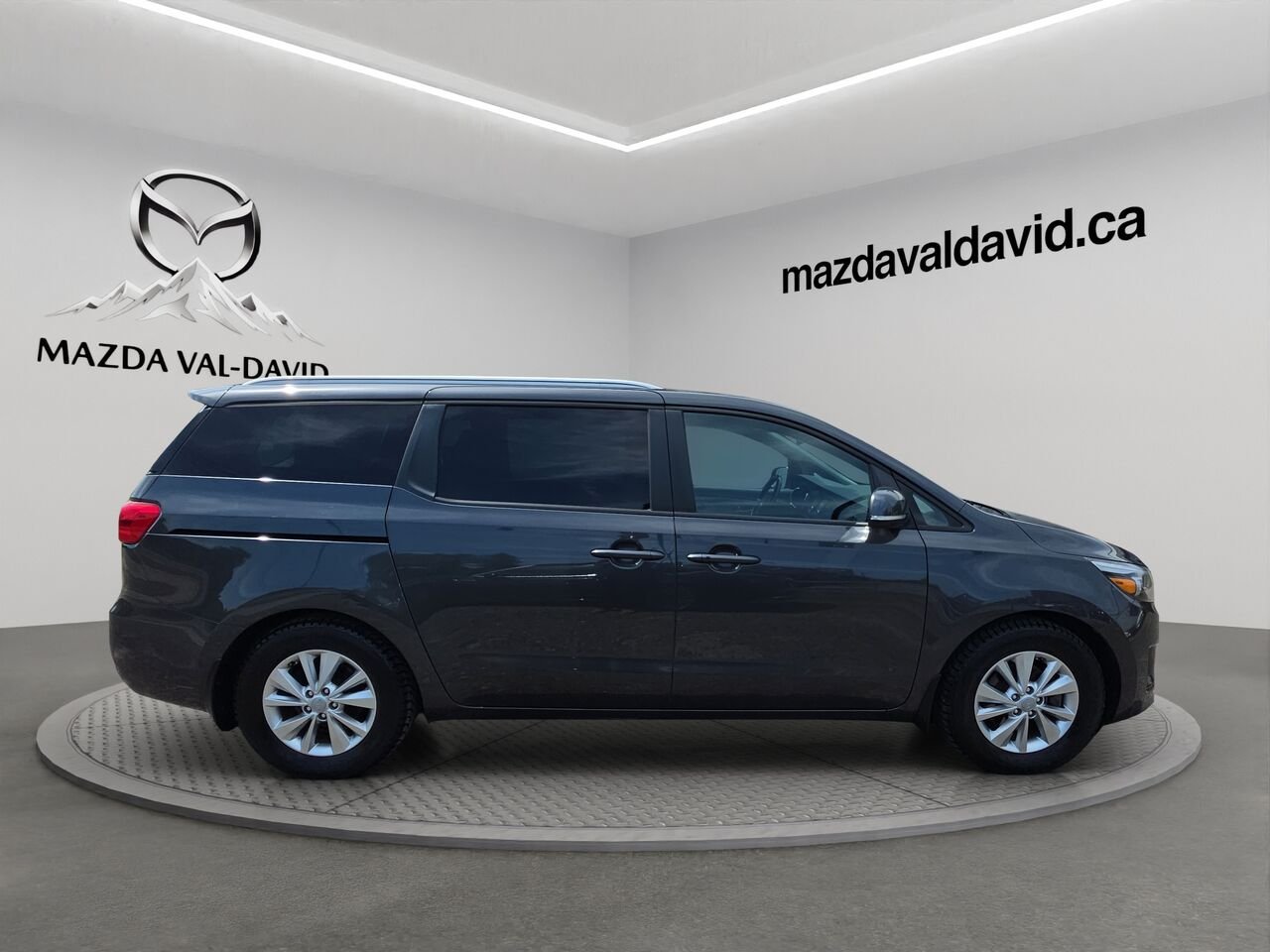 Kia Sedona LX TA, 8 passagers, volant chauffant, commande audio au volant, Apple carplay 2018 Gris Val-David - photo #3