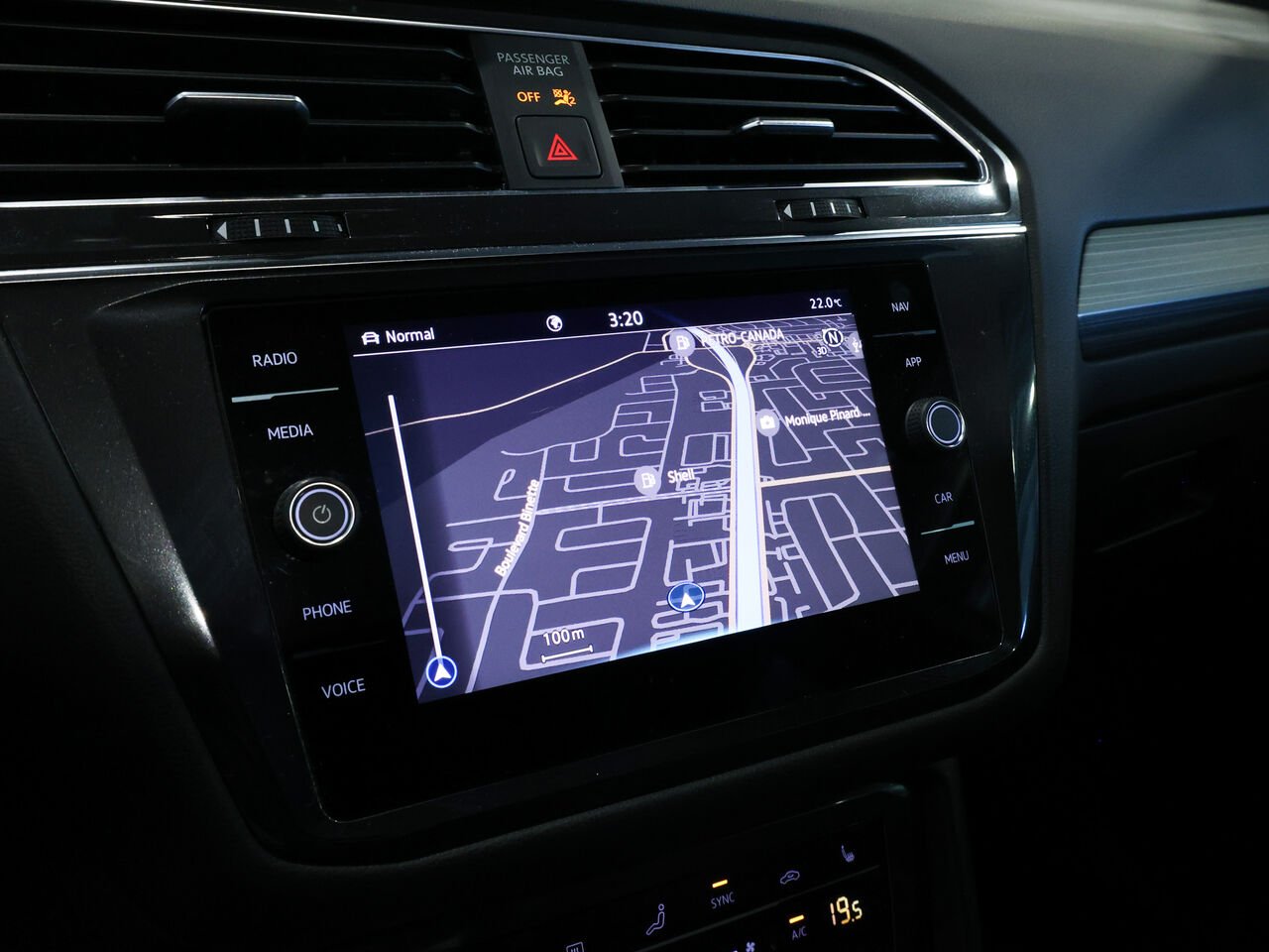 2023 Volkswagen Tiguan Silver Saint-Eustache - photo #18