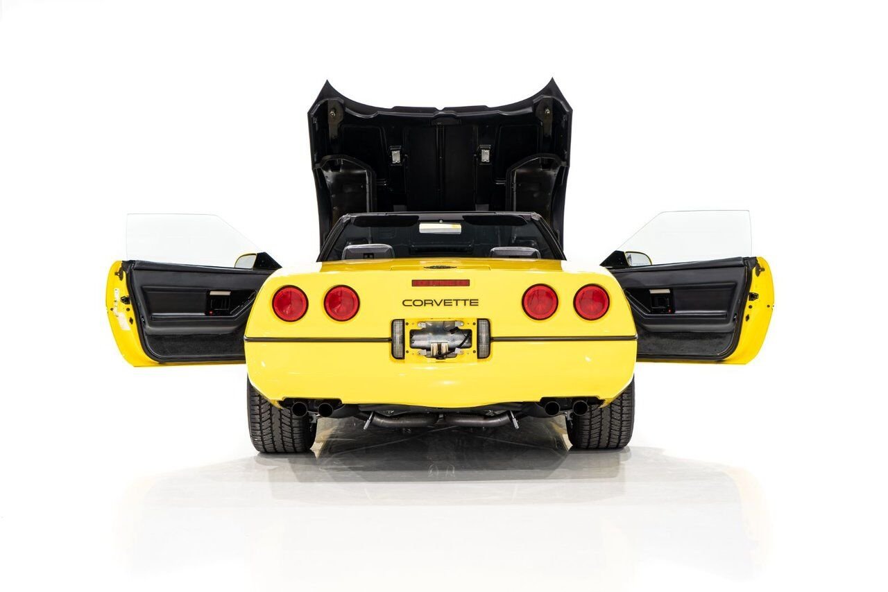 1986 Chevrolet Corvette Pace Car livery with only 17,380km (10,800miles) Yellow Montreal - photo #39