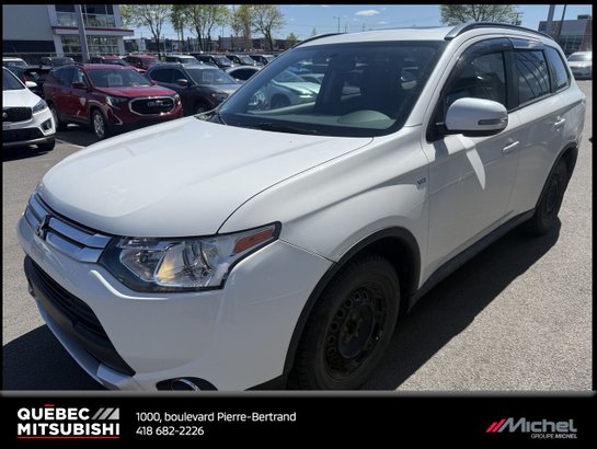 Mitsubishi Outlander SE AWD, 7 passagers, Démarreur à distance 2015 Blanc
