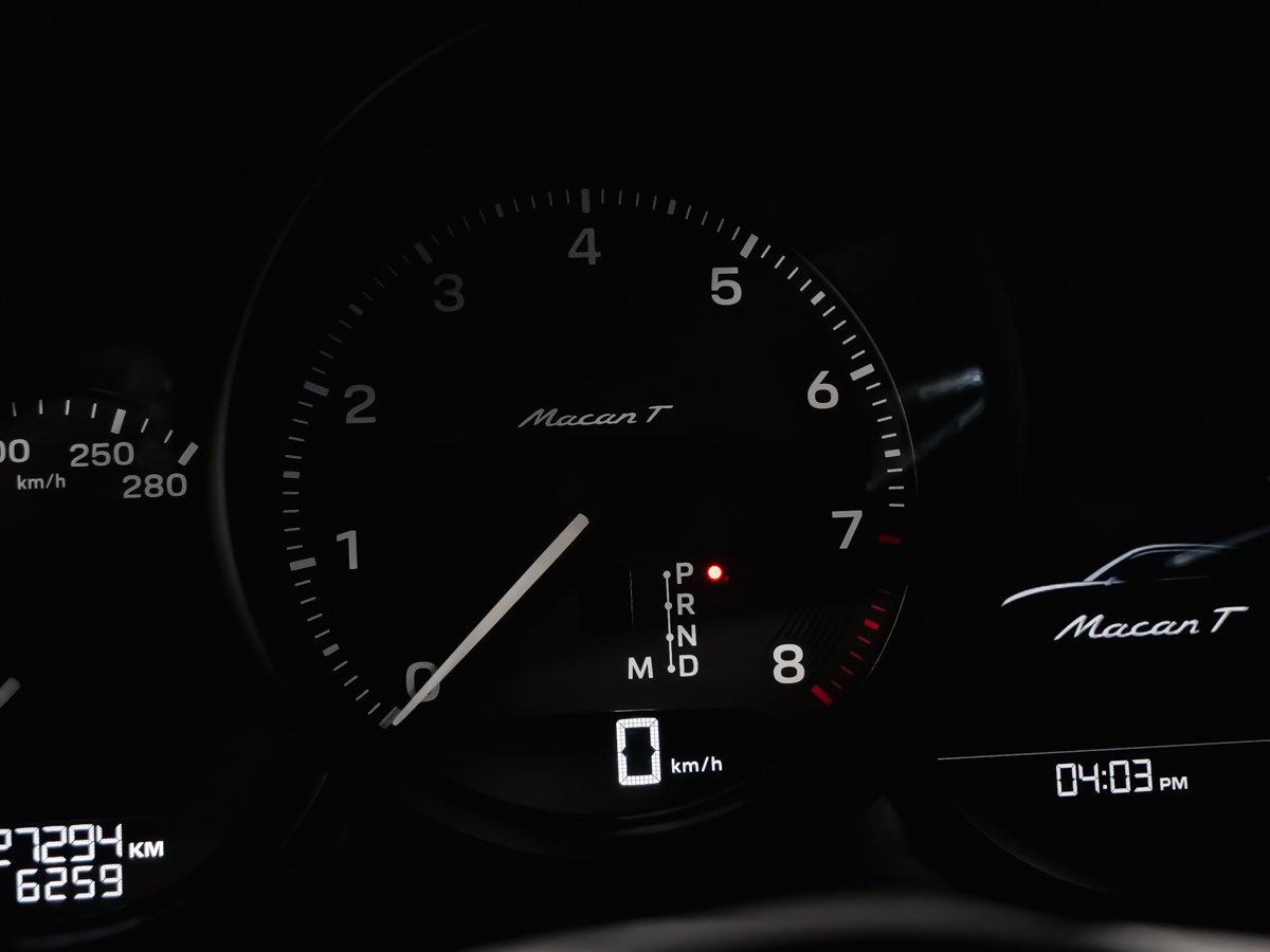 2025 Porsche Macan T Black Montreal - photo #14