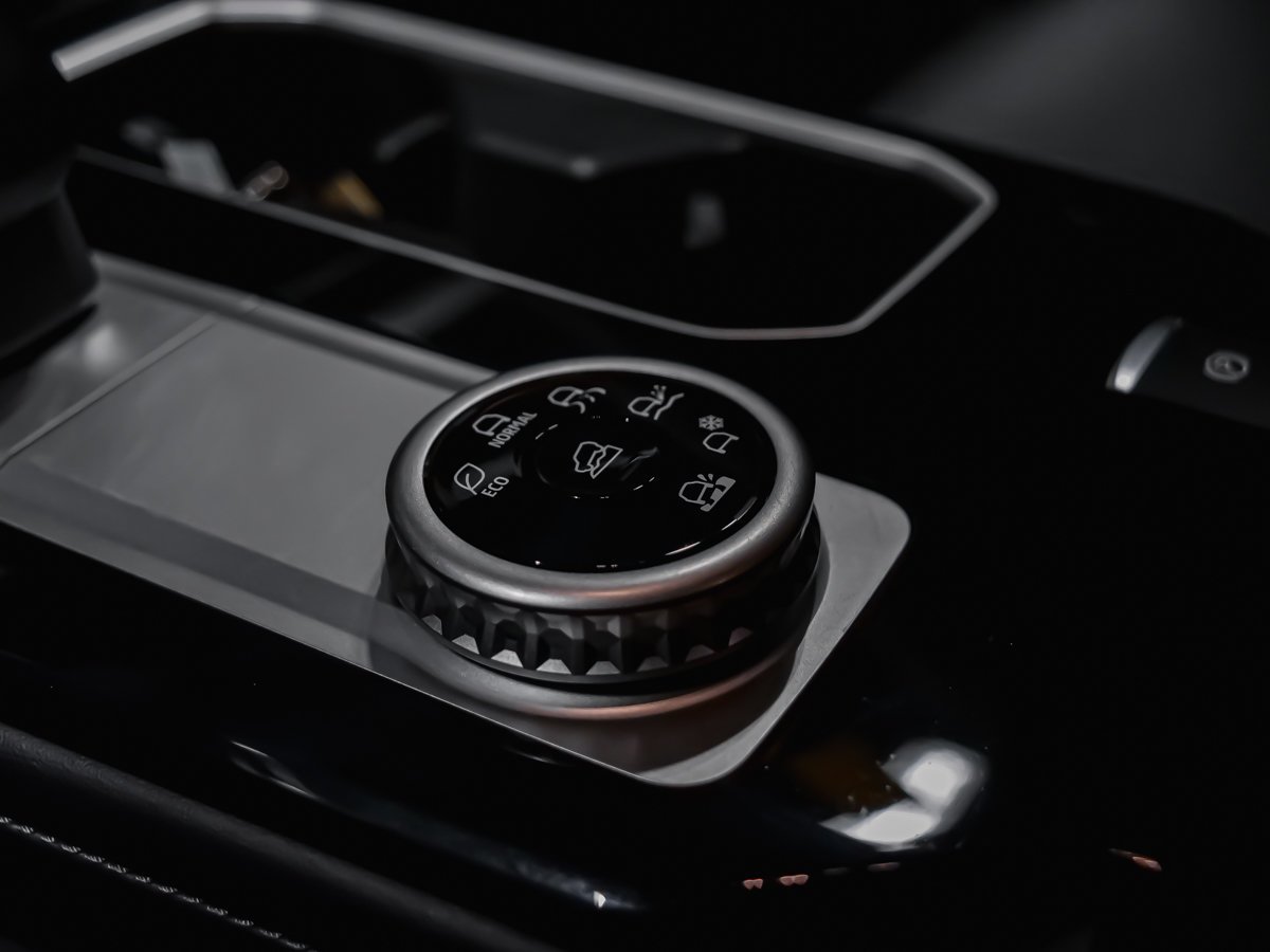 Mitsubishi Outlander ES S-AWC SIEGES CHAUFFANTS APPLE CARPLAY 2025 Gris Montréal - photo #9