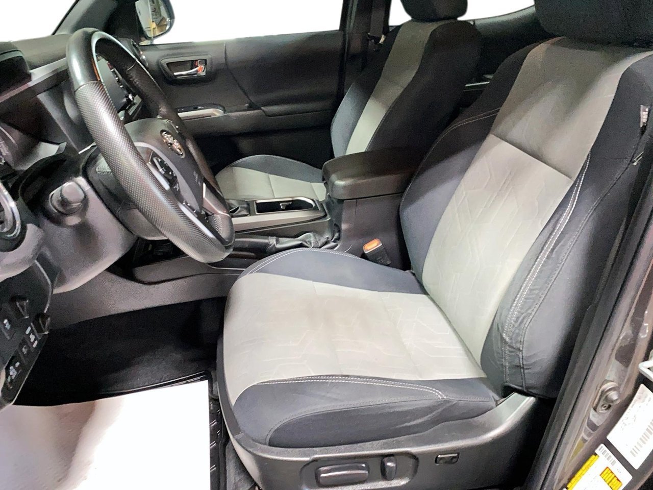 2023 Toyota Tacoma VIN 3TYDZ5BN7PT025616 Grey Baie-Comeau - photo #6