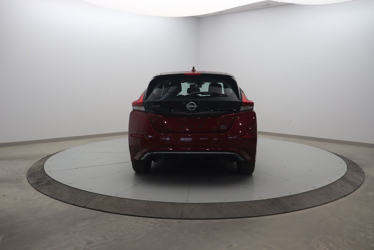 2024 Nissan LEAF VIN 1N4CZ1CVXRC550484 Scarlet Ember Metallic Chicoutimi - photo #4