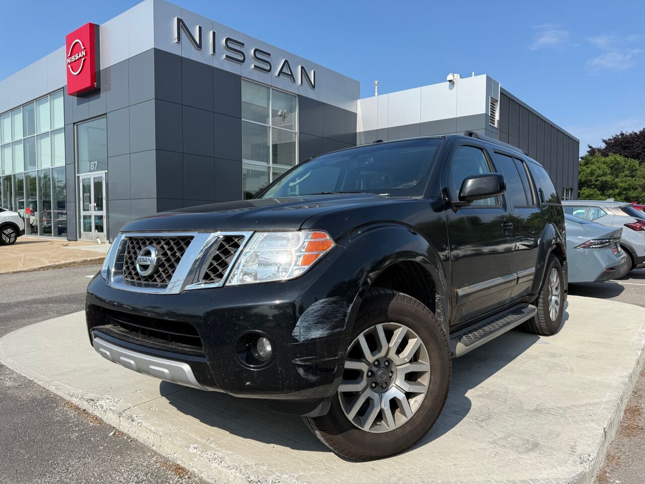 Black 2010 Nissan Pathfinder SUV / Crossover Four-Wheel Drive Automatic