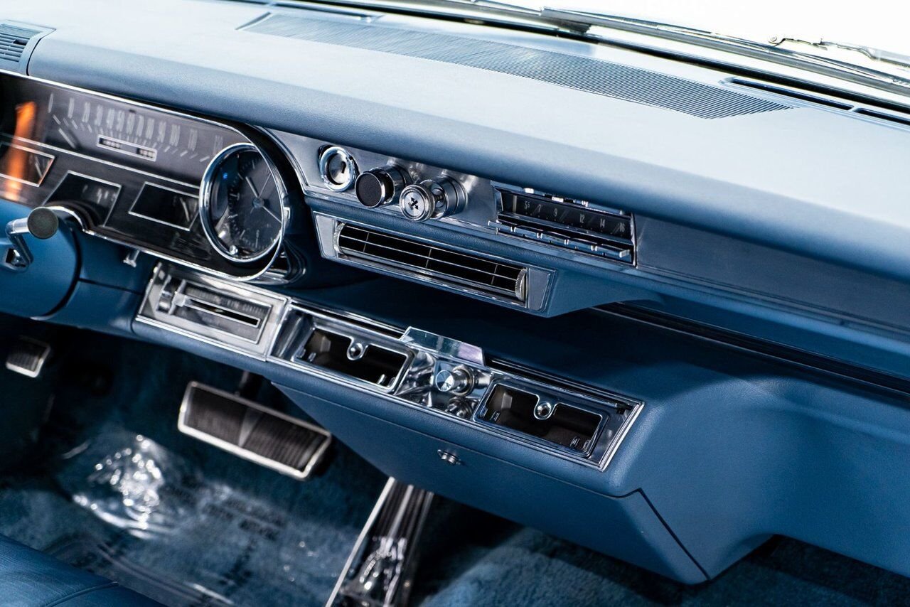 Cadillac Fleetwood **PRICE IN USD** Factory Limo dual AC with only 18,892 miles 1966 Blanc Montréal - photo #11