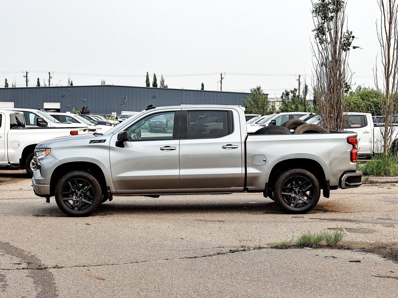 2024 Chevrolet Silverado 1500 4WD Crew Cab 147 RST Grey Sherwood Park - photo #9