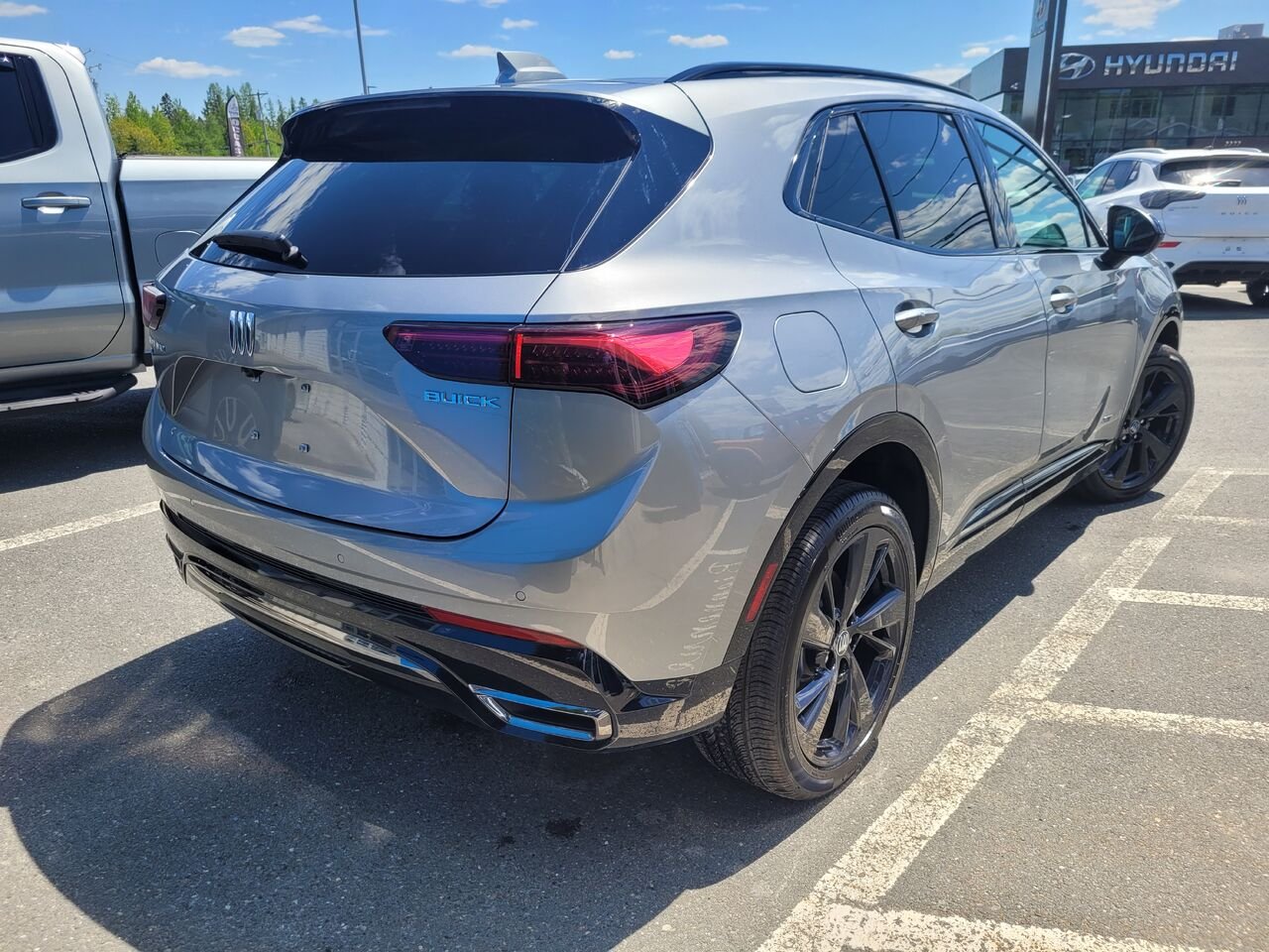 Buick Envision Tourisme sport 4 portes TI 2026 GRIS PIERRE DE LUNE METALLISE Thetford Mines - photo #2