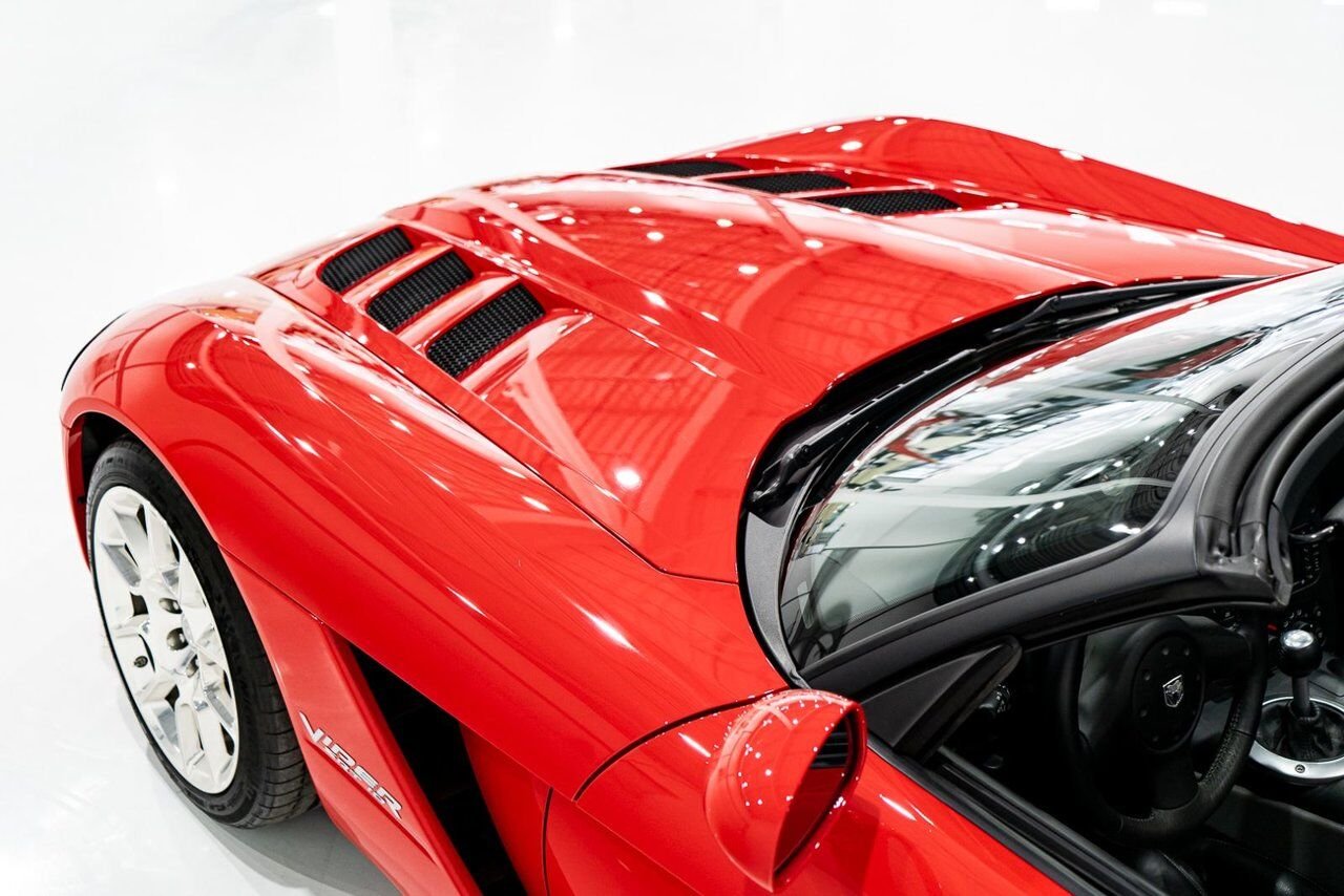 Dodge Viper Clean Title With Only 2,063 km (1,282 Miles) From New 2008 Rouge Montréal - photo #3