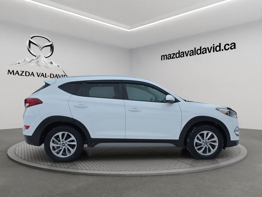 Hyundai Tucson FWD 4dr 2.0L Premium Caméra de recul, Banc chauffant, Volant Chauffant , mag 2017 Argent
