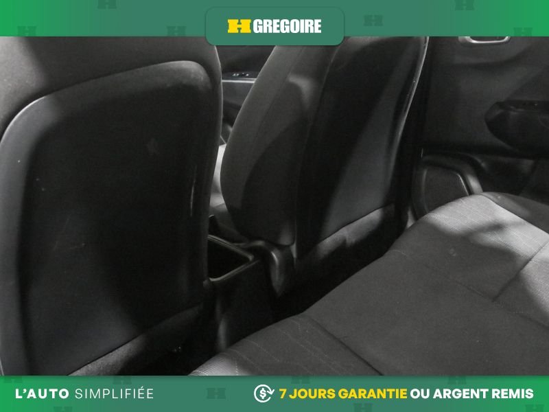 2024 Hyundai Venue White Laval - photo #26