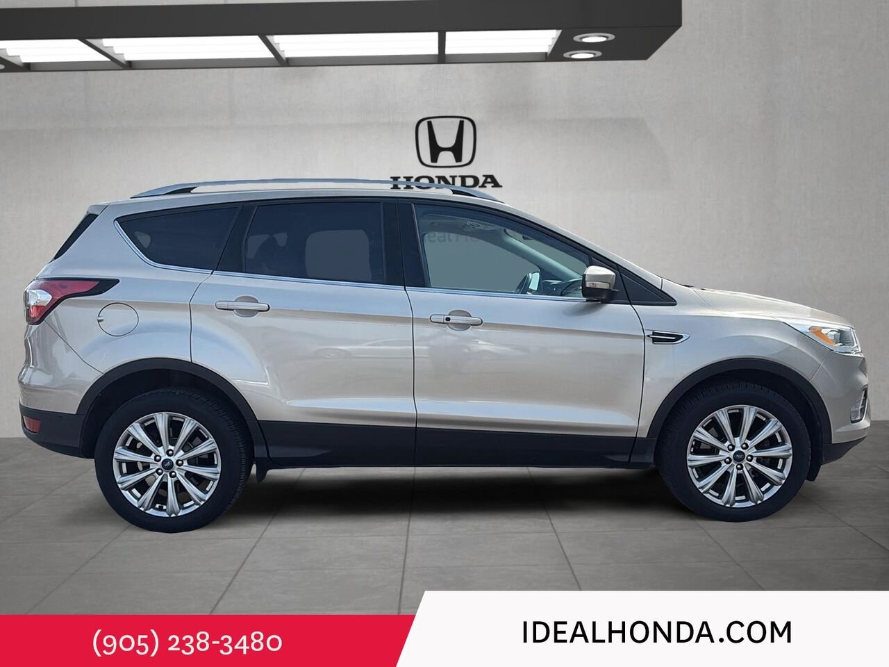 2017 Ford Escape Orange Mississauga - photo #2