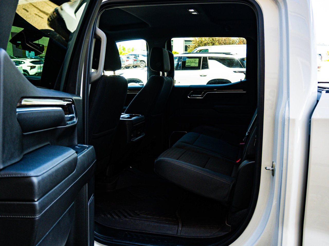 2023 Chevrolet Silverado 1500 4WD Crew Cab 147 RST White Sherwood Park - photo #27