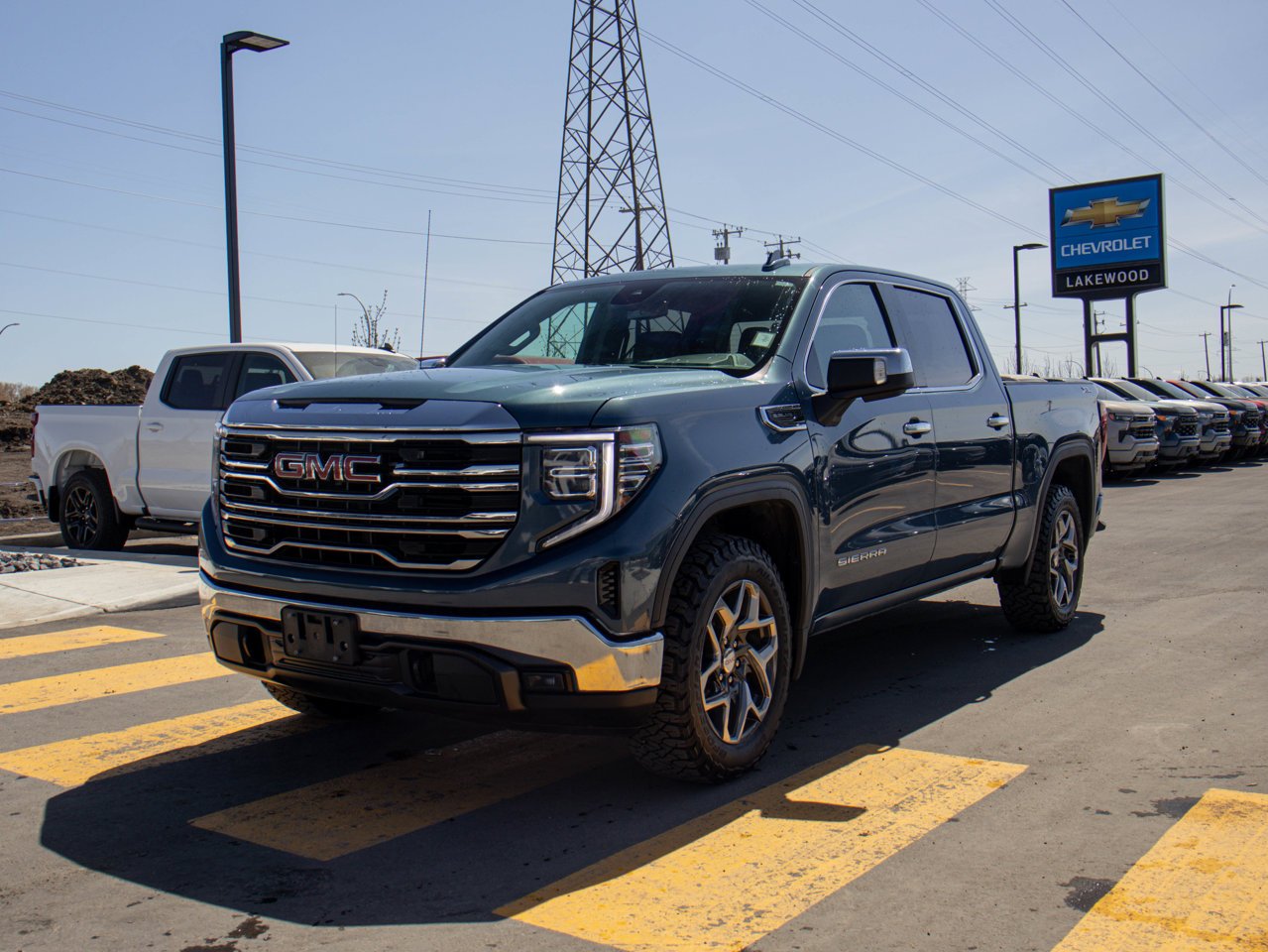 2024 GMC Sierra 1500 4WD Crew Cab 147 SLT Grey Sherwood Park - photo #3
