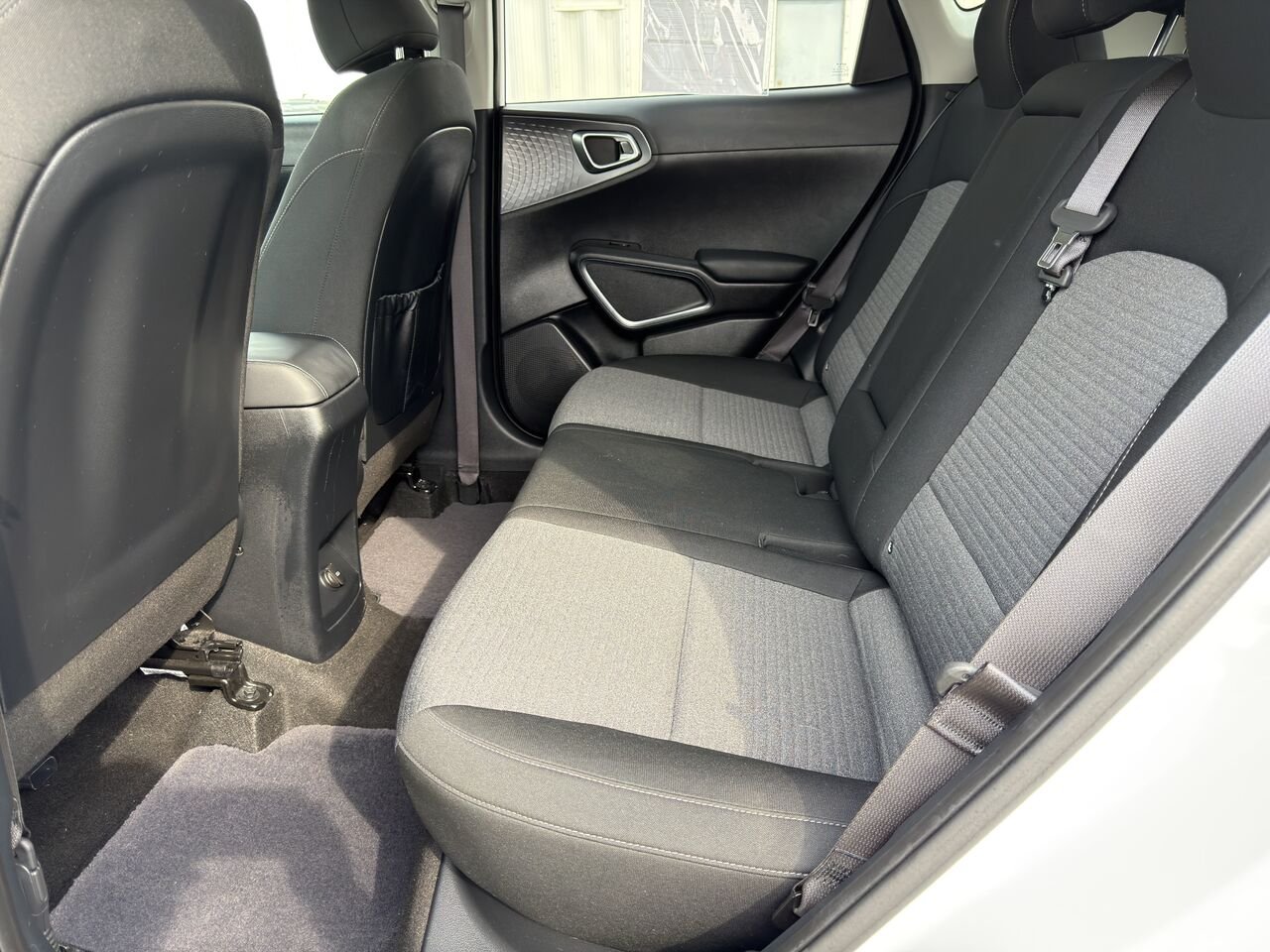 2022 Kia Soul White Thetford Mines - photo #11
