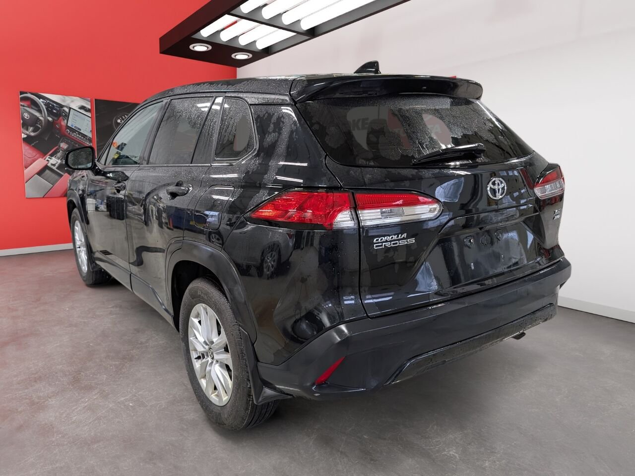 Toyota Corolla Cross LE/SIÈGES CHAUFFANTS/VOLANT CHAUFFANT/CAMÉRA DE RECUL/BLUETOOTH/AC 2024 Noir de jais mica Sherbrooke - photo #3