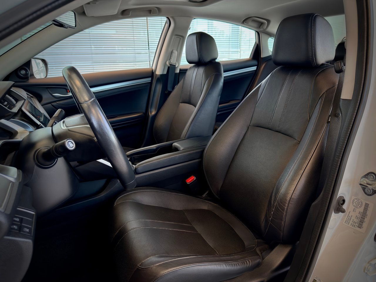 Honda Civic Sedan 2018 Blanc Notre-Dame-des-Prairies - photo #18