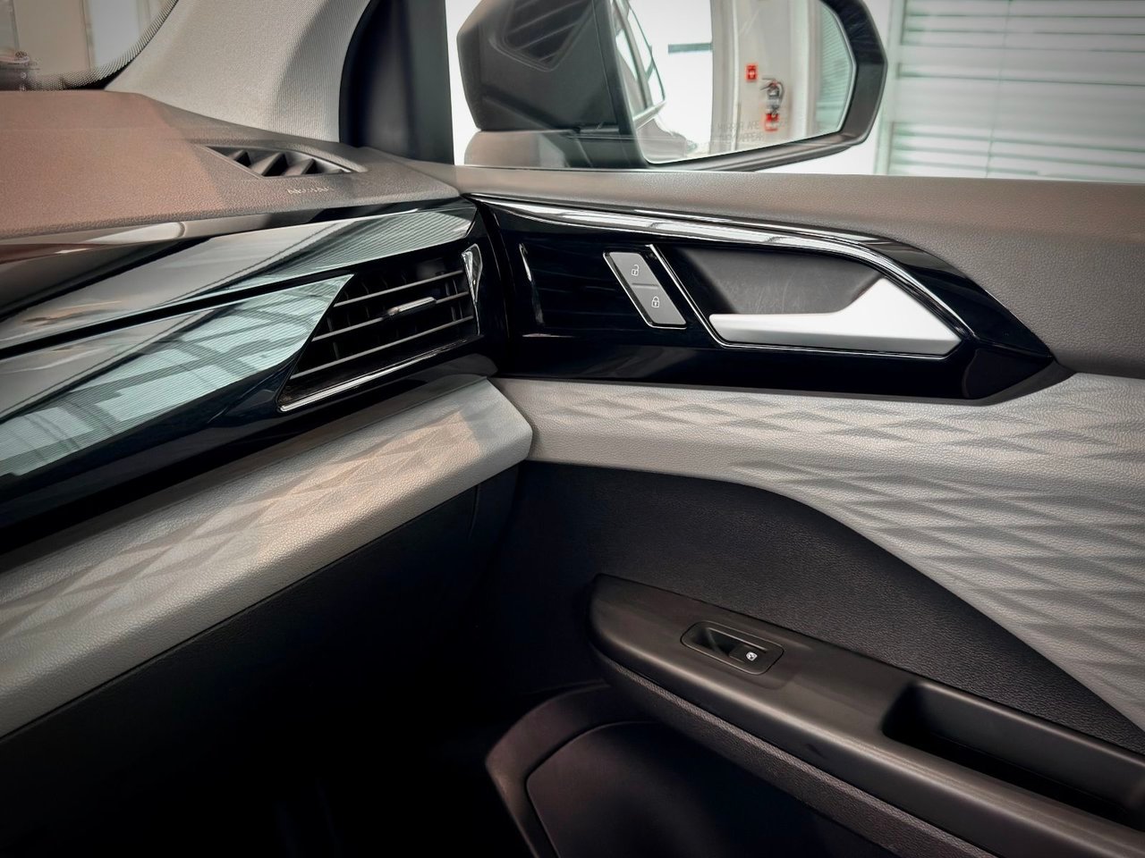 2022 Volkswagen Taos Black Notre-Dame-des-Prairies - photo #29
