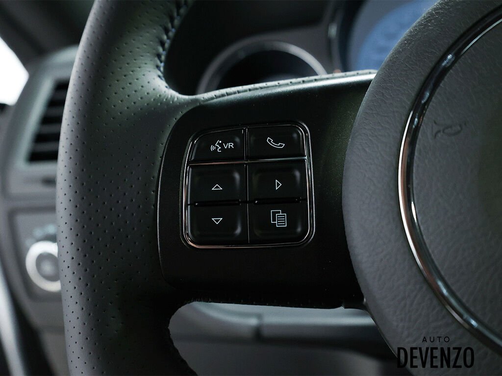 2014 Dodge Challenger White Saint-Eustache - photo #17